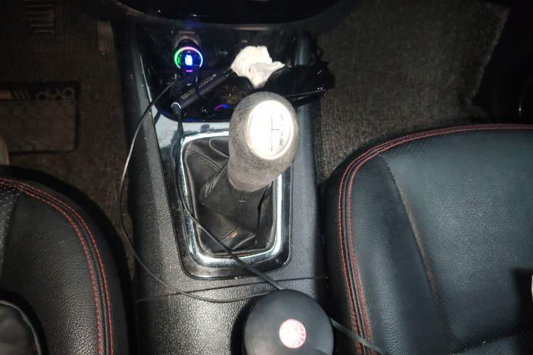 Used FORTHING Joyear X5 2013 1.6L Manual Luxury Model China IV Standard Gear Lever