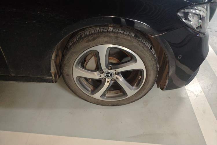 Used Mercedes-Benz E-Class 2019 Restyled E 300 L Sporty and Stylish Edition Right Front Wheel Hub