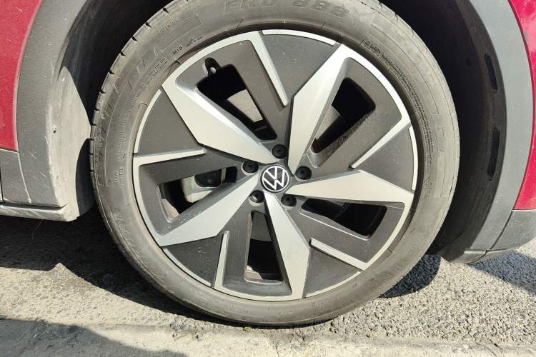 Used Volkswagen ID.4 CROZZ 2022 Long-Range PRO Edition Right Front Wheel Hub