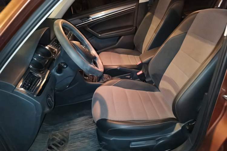 Used Volkswagen C-TREK 2017 230TSI Manual Comfort Version