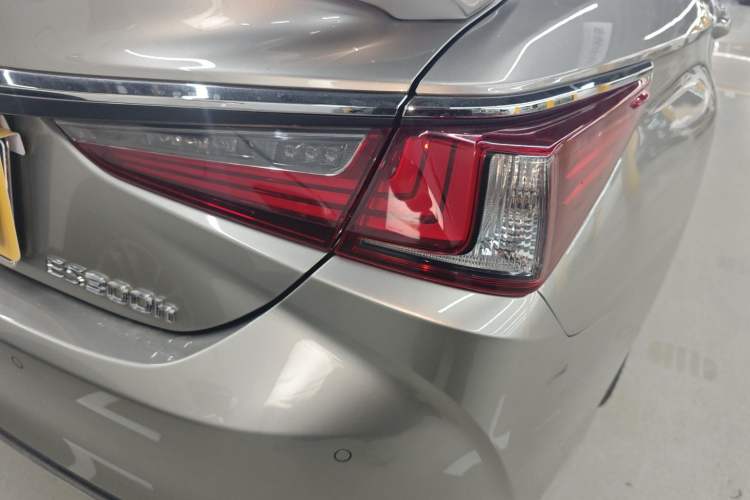 Used Lexus ES 2018 300h Premier Edition China V Standard
