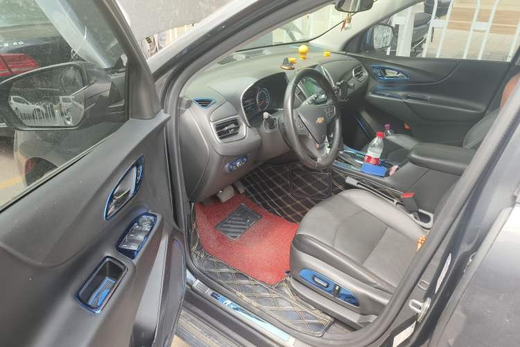 Used Chevrolet Equinox 2017 550T Automatic All-Wheel-Drive Top-Tier Version Driver Seat