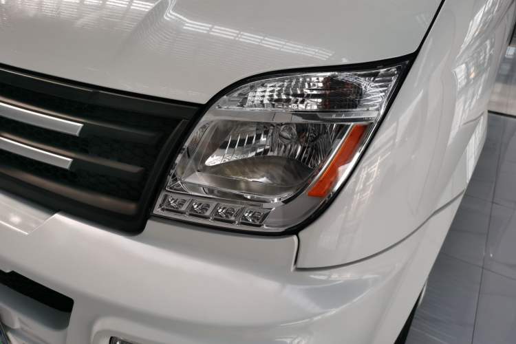 Used SAIC MAXUS Xintu V80 2021 2.0T AMT Classic Aoyuntong Short Wheelbase Mid-Roof 5/6-Seater