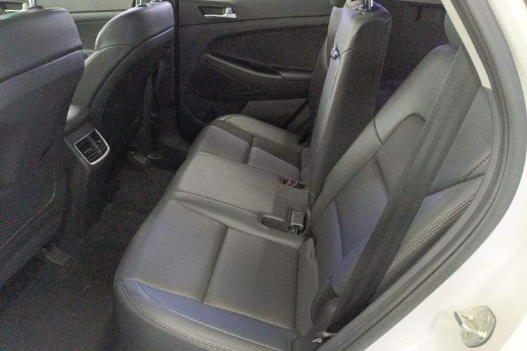 Used Hyundai Tucson 2015 1.6T Dual-Clutch Two-Wheel-Drive Smart Model Left Rear Seat