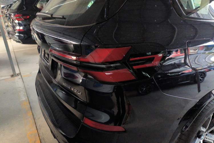 Used BMW X5 2023 xDrive 30Li Luxury M Sport Night Edition Package Exterior 6