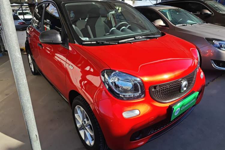 Used smart forfour 2018 1.0L 52 kW Dynamic Edition
