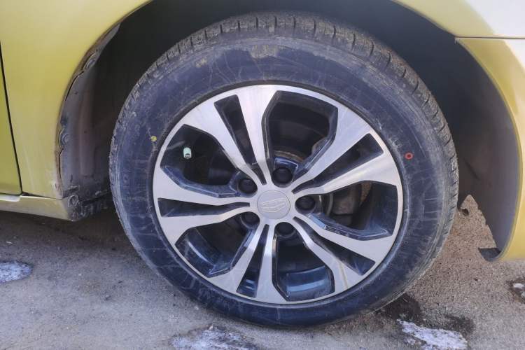 Used Geely Auto Emgrand 2014 Hatchback 1.3T CVT Elite Model
