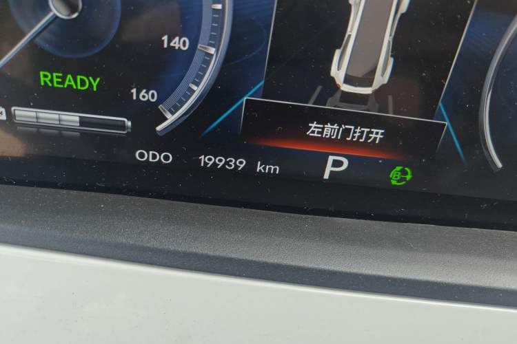Used CHANGAN Benni E-Star 2022 Charming Edition Colorful Model Lithium-Ion Battery
