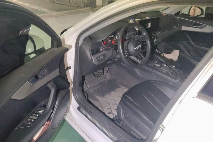 Used Audi A4L 2018 30th Anniversary Edition 40 TFSI Trendy Model Interior 3