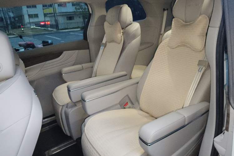 Used Roewe iMAX8 2023 400TGI Comfort Edition Left Rear Seat