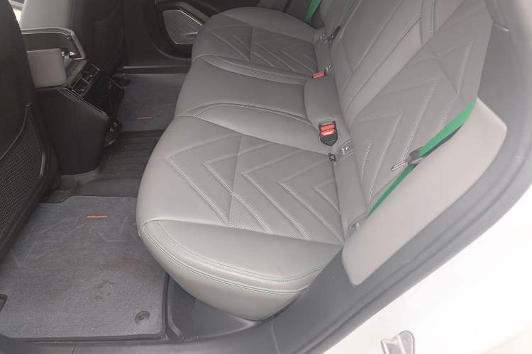 Used Zeekr 001 2022 Ultra-Long Range Dual-Motor YOU Version Left Rear Seat