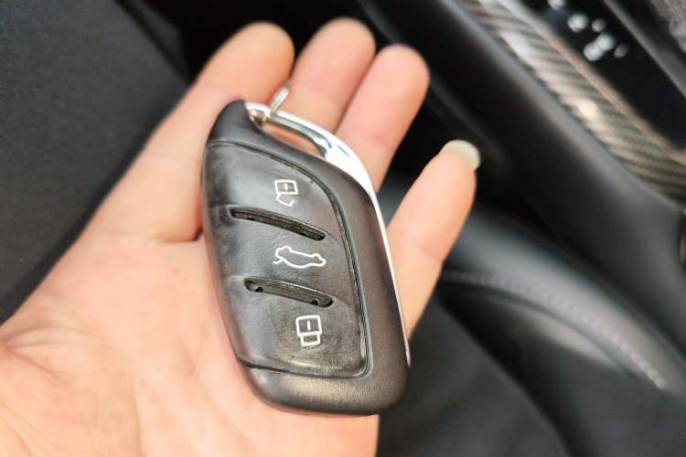 Used Roewe i5 2019 1.5L Automatic 4G Connected Langhao Edition Interior 1