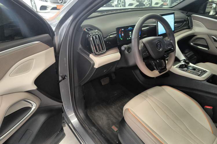 Used BYD Song Pro New Energy 2024 HONOR Edition DM-i 71KM Navigation Model
