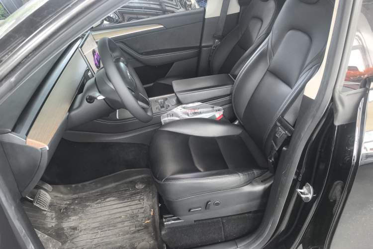 Used Tesla Model Y 2022 Long-Range All-Wheel-Drive Version
