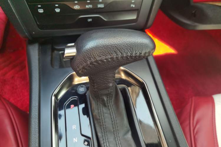 Used Hongqi H7 2017 1.8T Tech Model Gear Lever