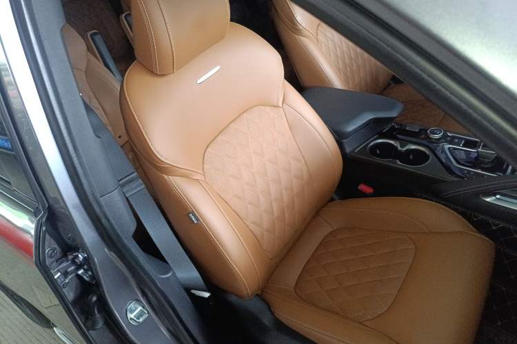 Used SAIC MAXUS D90 Pro 2020 2.0T Gasoline 4x4 Flagship Edition 6 Seats
