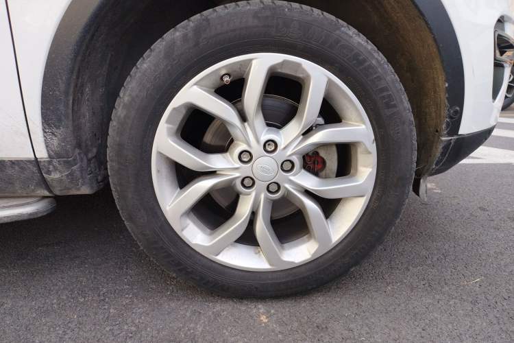 Used Land Rover Discovery Sport 2018 240 PS HSE Version Right Front Wheel Hub