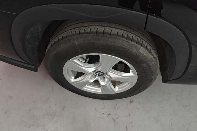 Used Toyota Highlander 2024 2.5L Smart Electric Hybrid Dual-Engine Two-Wheel Drive Elite Version 7 Seats Right Rear Wheel Hub