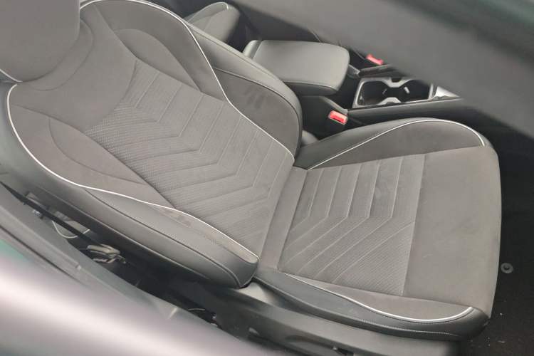 Used Volkswagen Tayron 2025 Tharu L 330TSI Two-Wheel Drive Elite City Package
