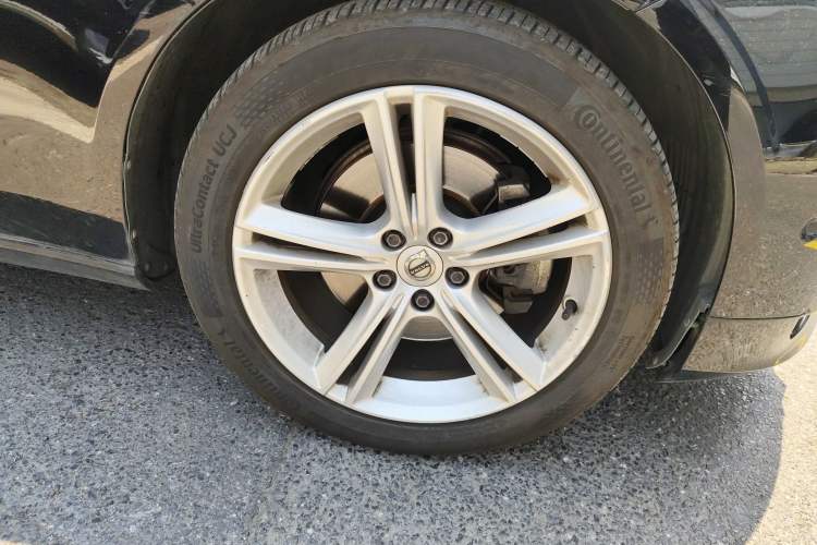 Used Volvo S90 2018 T4 Zhiyuan Edition Right Front Wheel Hub