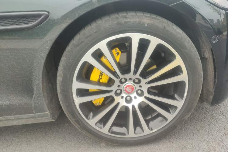 Used Jaguar XFL 2022 XFL 2.0T P250 Two-Wheel-Drive Prestige Luxury Edition Right Front Wheel Hub