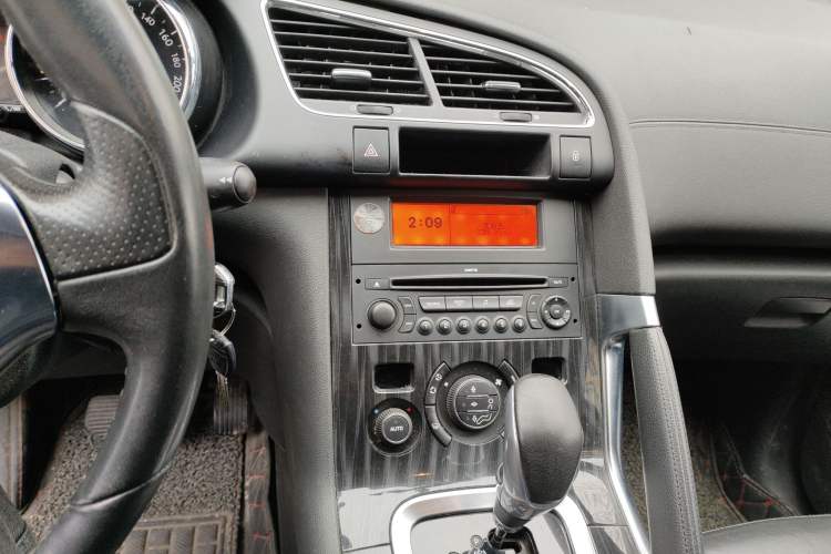 Used Peugeot 3008 2013 2.0L Automatic Trend Edition Audio And AC Panel
