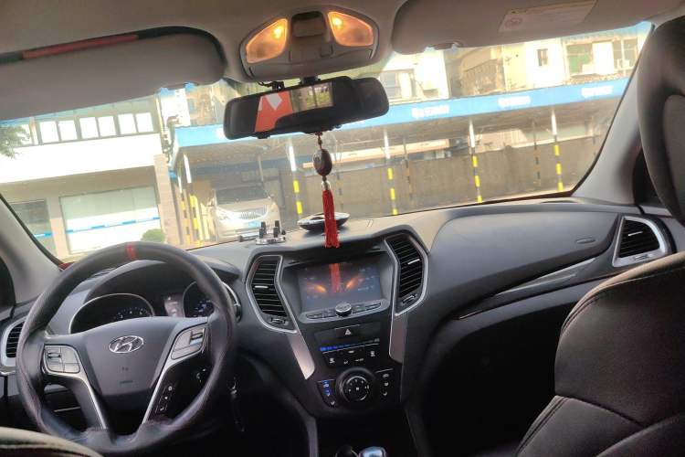 Used Hyundai Santa Fe 2013 2.4L Automatic 2WD Comfort Edition
