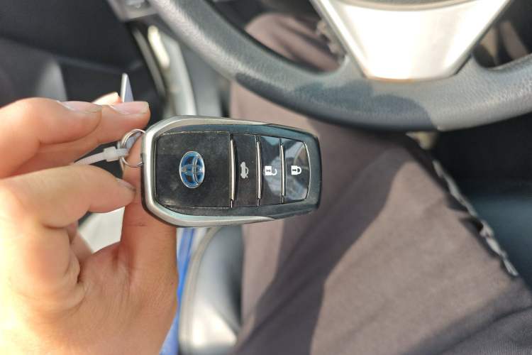 Used Toyota Corolla 2017 Revised Dual-Engine 1.8L E-CVT Elite Edition Vehicle Key