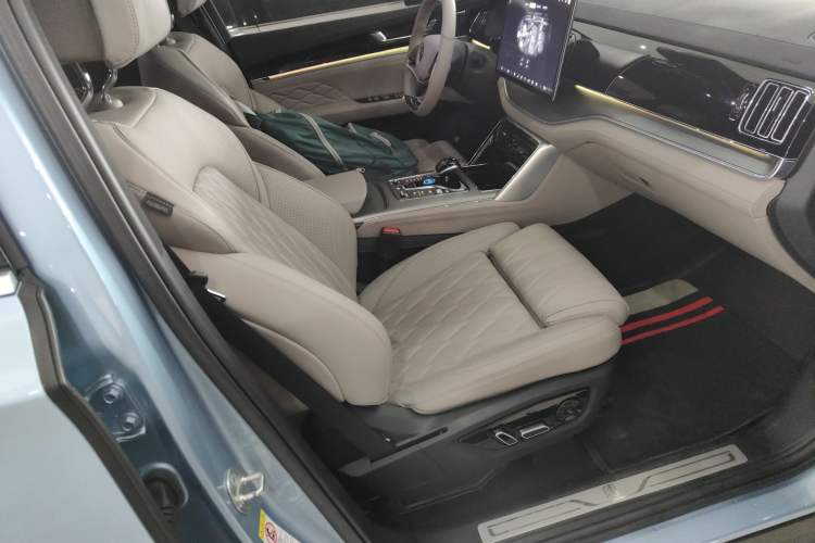 Used BYD Tang New Energy 2024 DM-i Glory Edition 112KM Flagship Model
