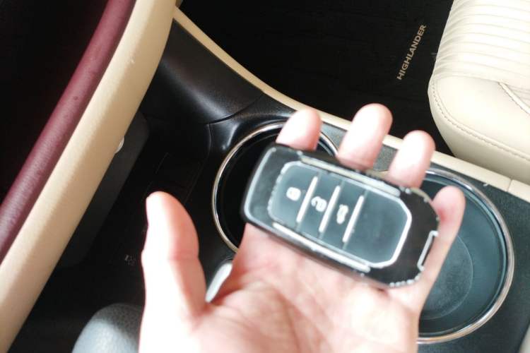 Used Toyota Highlander 2015 2.0T Two-Wheel Drive Elite Edition 7 Seats
