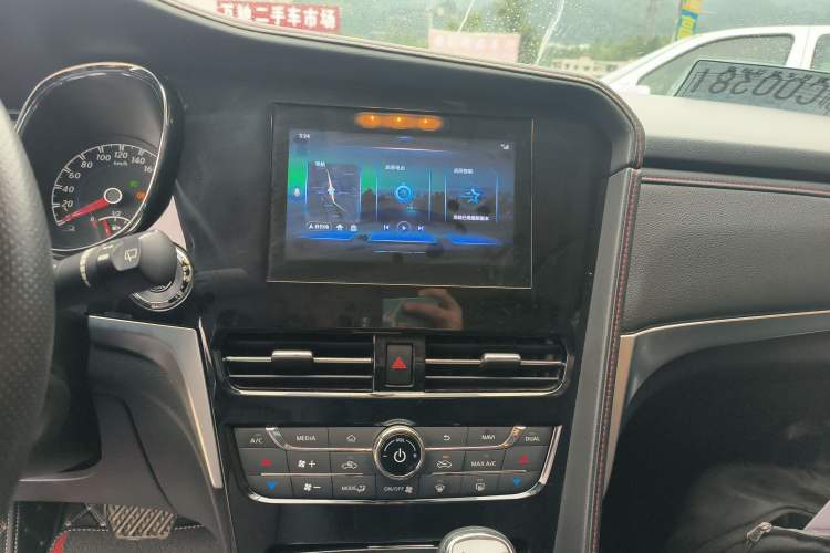 Used Venucia T70 2018 2.0L CVT Smart Enjoyment Version