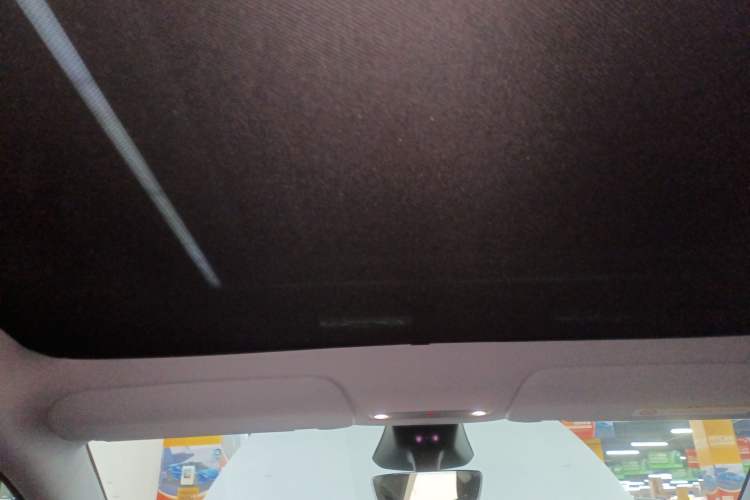 Used Tesla Model Y 2025 Long-Range All-Wheel-Drive Version
