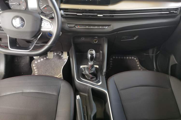 Used Livan X3 PRO 2022 1.5L Manual Little Cutie Gear Lever