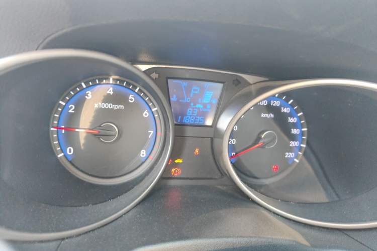 Used Hyundai ix35 2015 2.0L Automatic 2WD Smart Version China V Standard Odometer Close Up