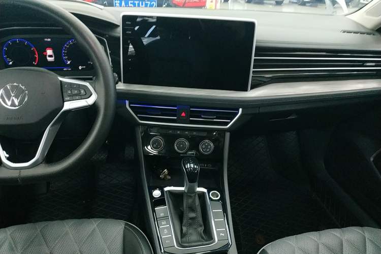 Used Volkswagen Sagitar 2023 300TSI DSG Excellence Edition Audio And AC Panel