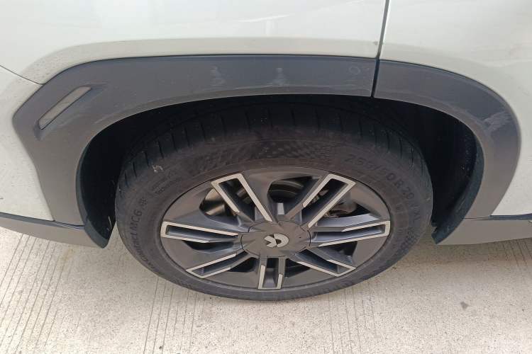 Used Nio EC6 2022 75 kWh Signature Edition Right Rear Wheel Hub