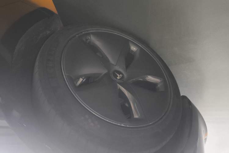 Used Tesla Model 3 2020 Long-Range Rear-Wheel-Drive Version Left Front Wheel Hub