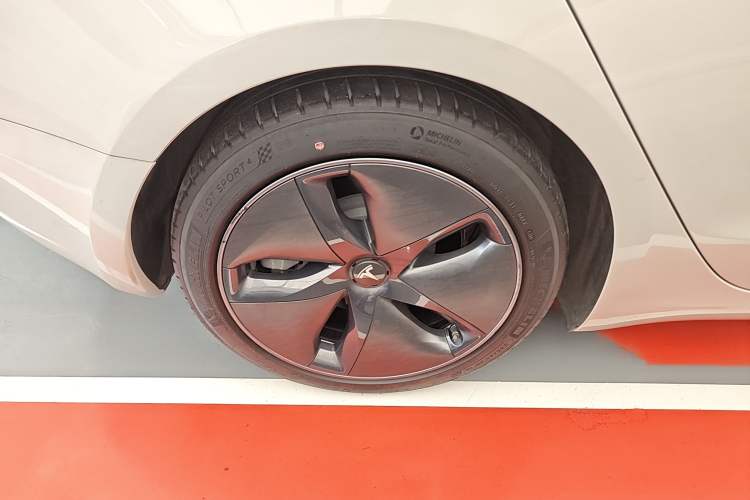 Used Tesla Model 3 2019 Standard Range Rear-Drive Upgraded Version Right Rear Wheel Hub