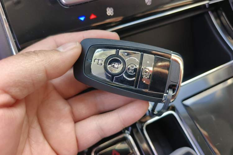 Used Lincoln Aviator 2024 3.0T V6 All-Wheel-Drive Elegance Edition Six Seats Vehicle Key