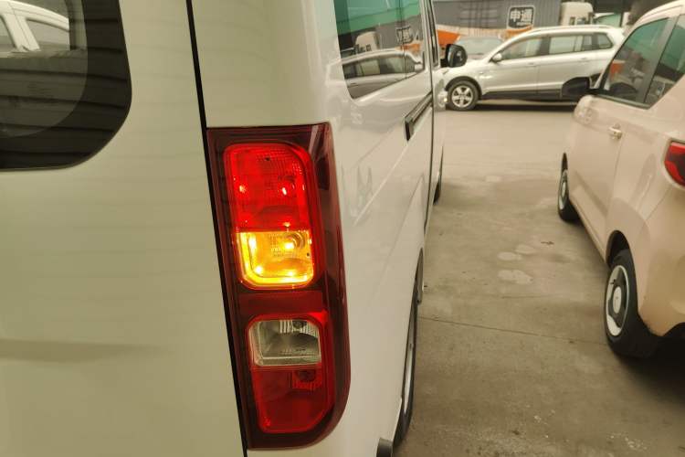 Used Wuling Yangguang 2025 Model 400km Bus Edition—Comfort Edition
