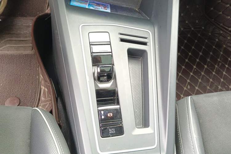 Used Volkswagen Golf 2021 280TSI DSG 30th Anniversary Edition Gear Lever