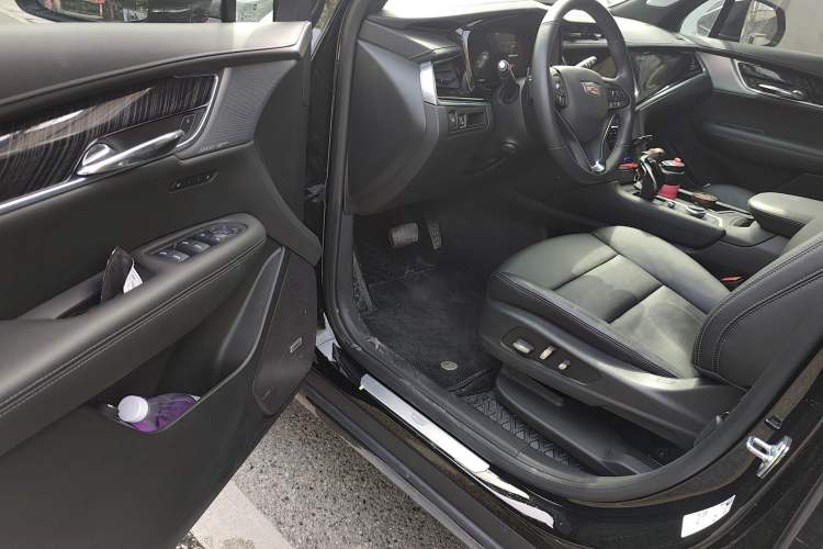 Used Cadillac XT6 2025 2.0T Six-Seater Four-Wheel-Drive Luxury Executive Classic Edition Driver Seat