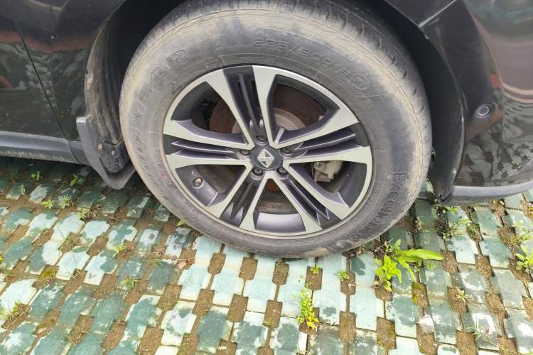 Used BORGWARD BX7 2016 28T Four-Wheel Drive Flagship Version 5 Seats Right Front Wheel Hub