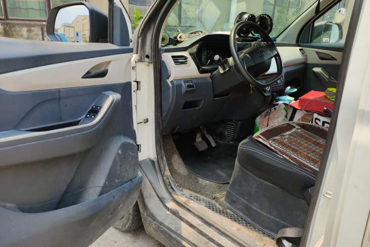 Used SAIC MAXUS EV30 2021 Pure Electric Smart Logistics Expert with Long Wheelbase—CATL