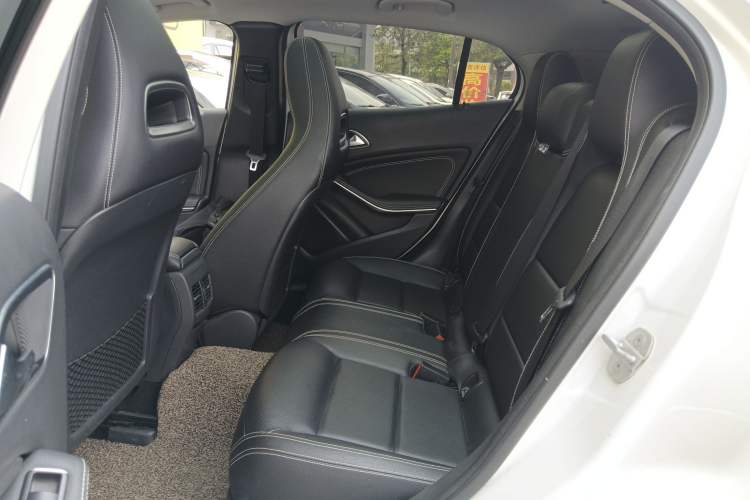 Used Mercedes-Benz GLA 2016 GLA 200 Fashion Model Left Rear Seat