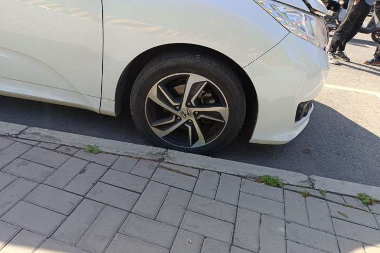 Used Honda Odyssey 2017 2.4L Luxury Edition Right Front Wheel Hub