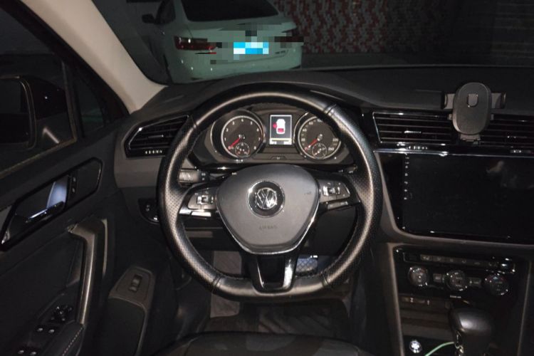 Used Volkswagen Tiguan L 2017 380TSI Automatic All-Wheel-Drive Luxury Edition Steering Wheel