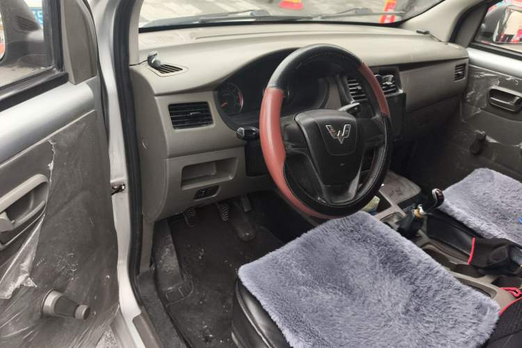 Used Wuling Rongguang V 2016 1.5L Practical Version
