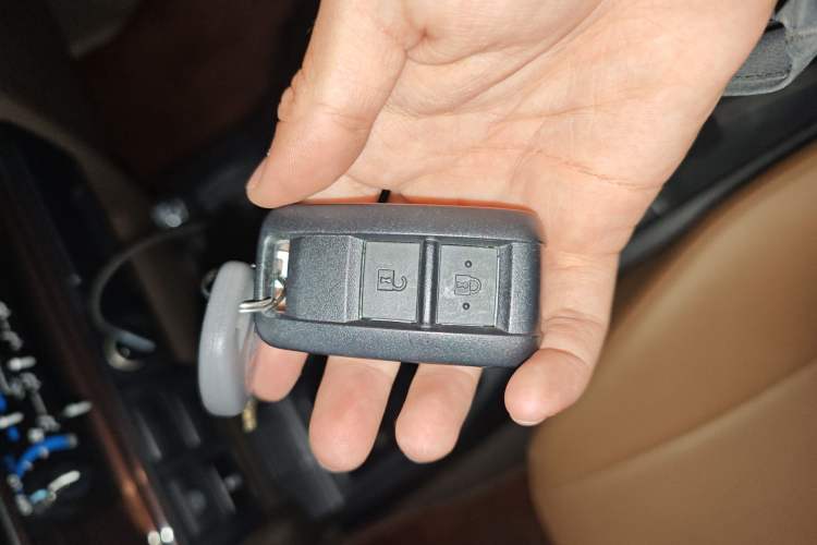 Used Toyota Land Cruiser 2022 4.0L Manual LC71 Gasoline 70th Anniversary Edition – Middle East Vehicle Key