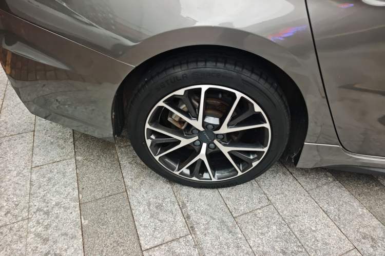 Used Lynk & Co 03 2021 2.0TD Automatic Trendy Champion Edition Right Rear Wheel Hub